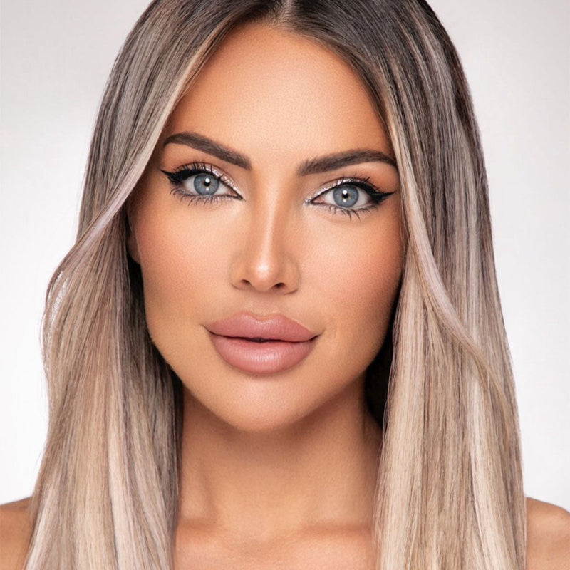 Златка Райкова с блестяща очна линия HOLOGRAM METAL GLOW | SUGA BUBA
Zlatka Raykova with shimmering eyeliner Hologram metal glow