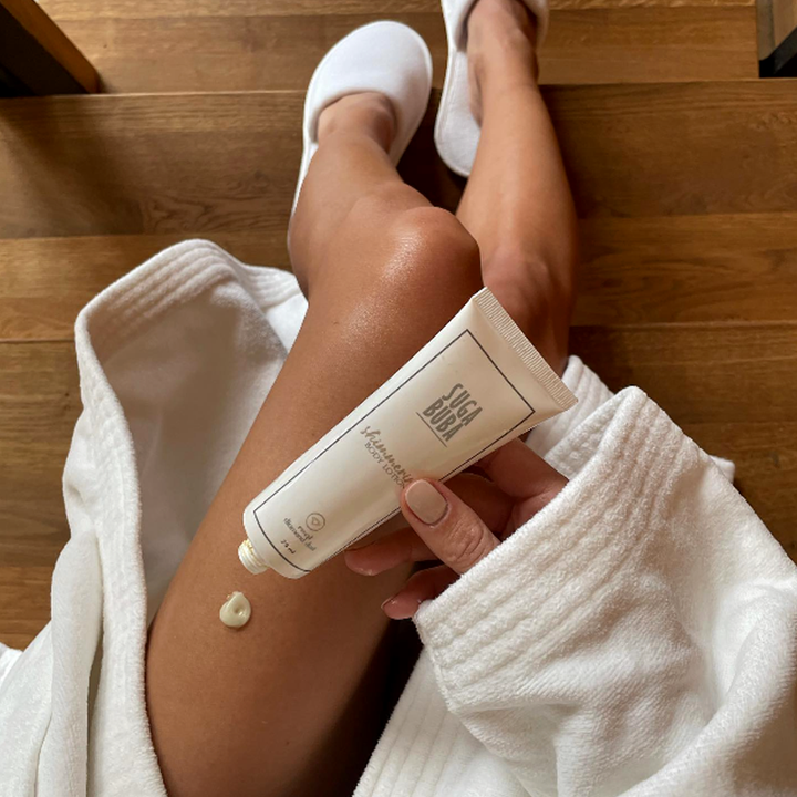 Блестящ лосион за тяло с диамантен прах Shimmering body lotion with diamond dust
SUGA BUBA